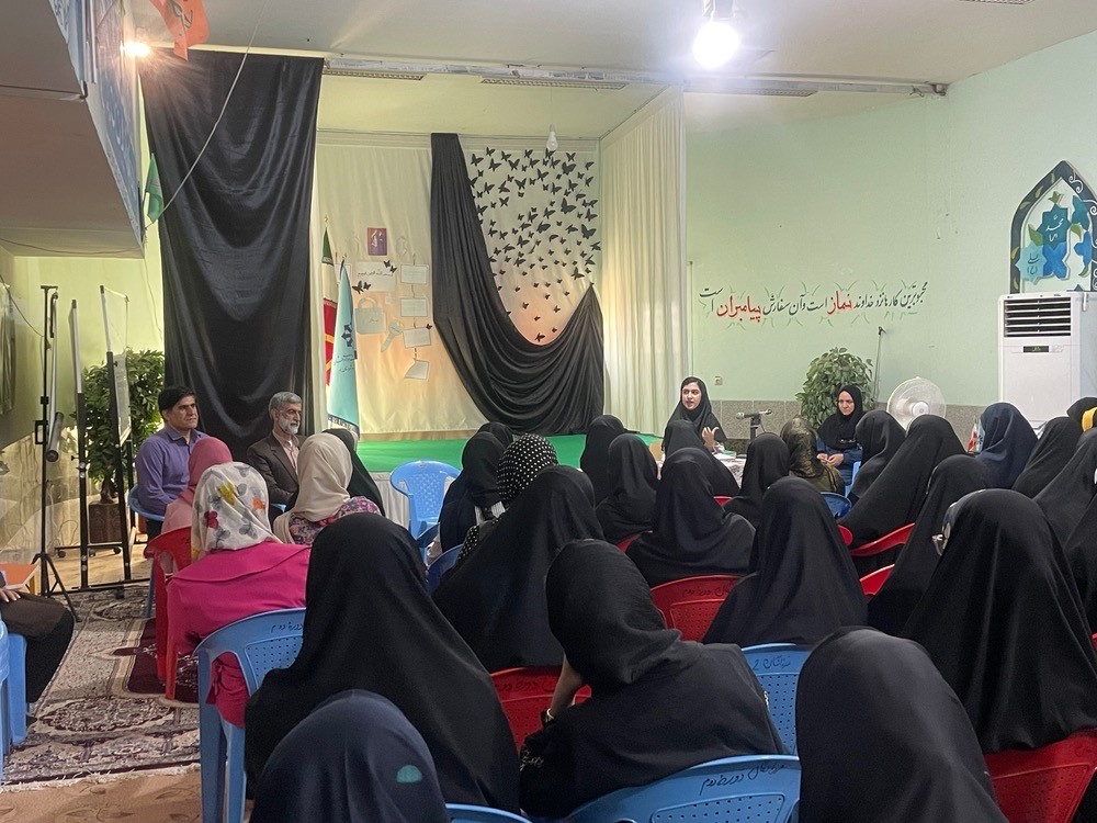 دعوت از رتبه 6 کشوری جهت ایجاد انگیزه و برنامه ریزی برای دانش آموزان در شهرستان بم